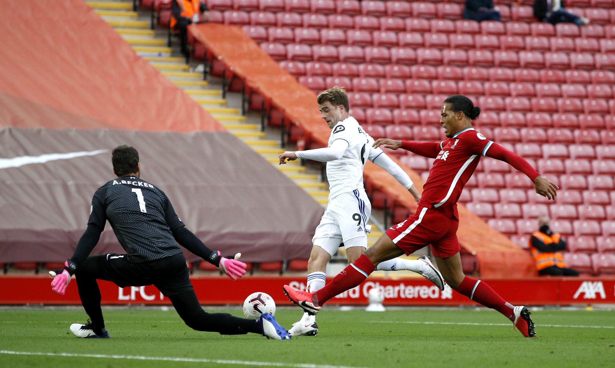 万欧元的违 万欧元的违